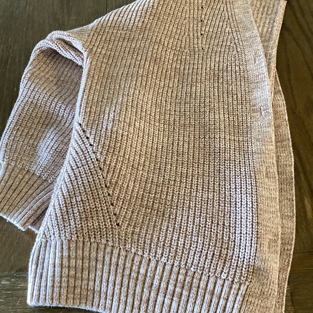 SOLD Gap Oversized Sweater, very soft comfy, like new szM - Picture 3 of 3